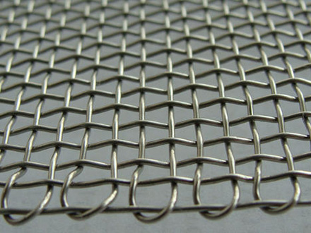 <a href=http://m.hzyunlf.com target='_blank'>軋花網</a>在石油鉆井平臺防護的應用案例